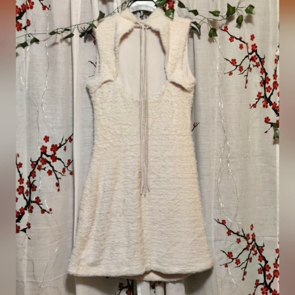 5/$50 EUC Express Open Back Faux Fur Mini Dress Ivory With Necklace - Picture 2 of 7